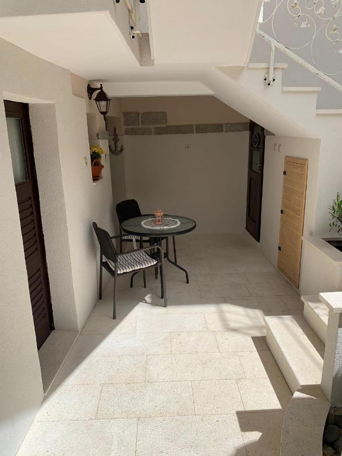 Karmelita'S Place -Studio Šibenik Esterno foto